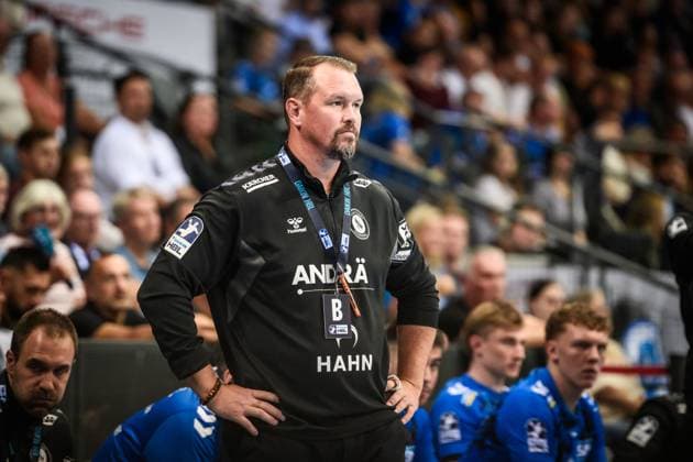 Misha Kaufmann TVB Stuttgart, Coach thoughtful, critical view GER, TVB 1898 Stuttgart Frisch Auf Goeppingen, DAIKIN HBL, Handball, Bundesliga, Matchday 5, Season 2025 2026, 18 09 2025 GER, TVB 1898 Stuttgart Frisch Auf Goeppingen, DAIKIN HBL, Handball, Bundesliga, Matchday 5, Season 2025 2026, 18 09 2025 Stuttgart Copyright: xSandyxDinkelackerx EP_SDR