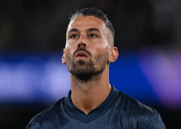 Manchester, England, 18th September 2025. Leonardo Spinazzola of Napoli ahead of the Manchester City vs Napoli UEFA Champions League match at the Etihad Stadium, Manchester. Picture credit should read: Cody Froggatt Sportimage EDITORIAL USE ONLY. No use with unauthorised audio, video, data, fixture lists, club league logos or live services. Online in-match use limited to 120 images, no video emulation. No use in betting, games or single club league player publications. SPI_075_CF_MCI_NAP SPI-4144-0242
