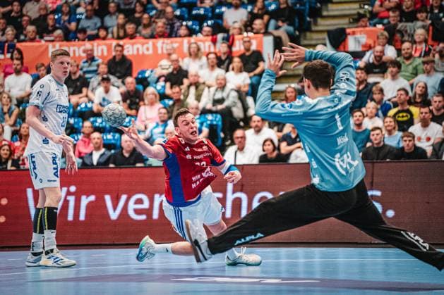 HBL HSV Hamburg vs TBV Lemgo Lippe, 19 09 25 Moritz Sauter HSV Hamburg, 33 throws HBL HSV Hamburg vs TBV Lemgo Lippe on 19 09 2025 at Sporthalle Hamburg, Hamburg Copyright: xBEAUTIFULxSPORTS Tonhäuserx