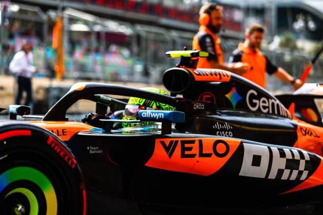 F1 - AZERBAIJAN GRAND PRIX 2025 04 NORRIS Lando (gbr), McLaren F1 Team MCL39, action during the 2025 Formula 1 Qatar Airways Azerbaijan Grand Prix, 17th round of the 2025 FIA Formula One World Championship, WM, Weltmeisterschaft from September 19 to 21, 2025 on the Baku City Circuit, in Baku, Azerbaijan - BakuAzerbaijan  Copyright: xDPPIx
