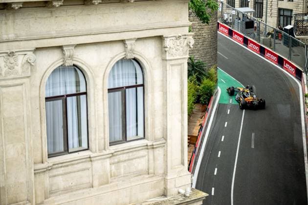 F1 - AZERBAIJAN GRAND PRIX 2025 04 NORRIS Lando (gbr), McLaren F1 Team MCL39, action during the 2025 Formula 1 Qatar Airways Azerbaijan Grand Prix, 17th round of the 2025 FIA Formula One World Championship, WM, Weltmeisterschaft from September 19 to 21, 2025 on the Baku City Circuit, in Baku, Azerbaijan - BakuAzerbaijan  Copyright: xALBERTOxVIMERCATIx
