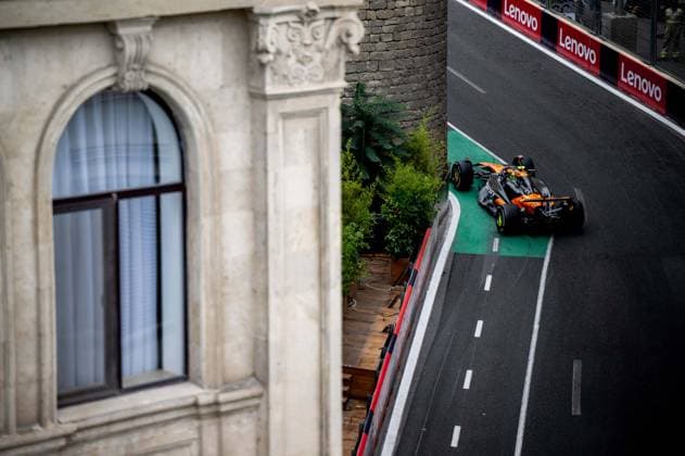 F1 - AZERBAIJAN GRAND PRIX 2025 04 NORRIS Lando (gbr), McLaren F1 Team MCL39, action during the 2025 Formula 1 Qatar Airways Azerbaijan Grand Prix, 17th round of the 2025 FIA Formula One World Championship, WM, Weltmeisterschaft from September 19 to 21, 2025 on the Baku City Circuit, in Baku, Azerbaijan - BakuAzerbaijan  Copyright: xALBERTOxVIMERCATIx