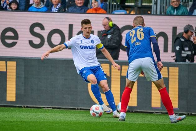 21 09 2025, Football, Men, 2 BL Bundesliga , Season 2025 2026, Holstein Kiel Karlsruher SC, 6 Matchday Captain Marvin Wanitzek KSC Kiel, Holstein Stadion Holstein Stadion Schleswig Holstein Germany