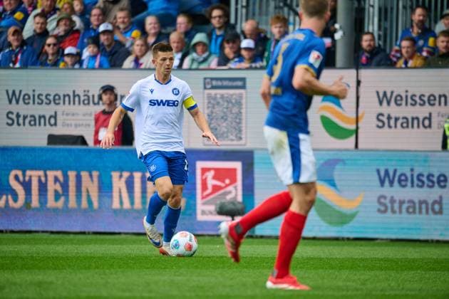 21 09 2025, Football, Men, 2 BL Bundesliga , Season 2025 2026, Holstein Kiel Karlsruher SC, 6 Matchday Captain Marvin Wanitzek KSC Kiel, Holstein Stadion Holstein Stadion Schleswig Holstein Germany