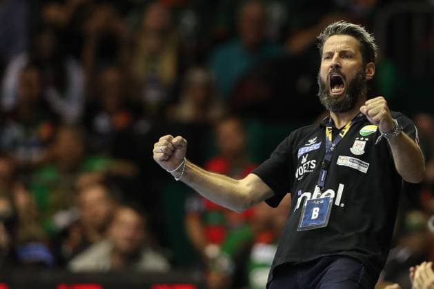 25 09 2025, xtgx, Handball, EHF Champions League, SC Magdeburg Wisla Plock v l Bennet Wiegert Magdeburg, coach jubilation, goal celebration, celebrate the goal, celebration Magdeubrg