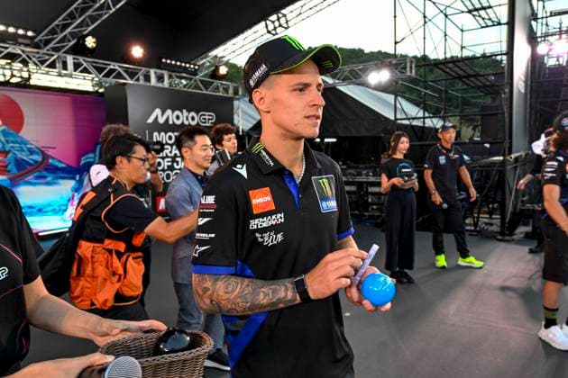 MOTO - MOTO GP - GRAND PRIX OF JAPAN 2025 QUARTARARO Fabio (fra), Monster Energy Yamaha MotoGP, Yamaha YZR-M1, portrait with fans during the 2025 MotoGP Motul Grand Prix of Japan on the Twin Ring Motegi Circuit from September 26 to 28, At Motegi, Japan - MotegiJapan  Copyright: xGIGIxSOLDANOx