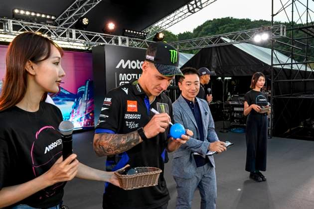 MOTO - MOTO GP - GRAND PRIX OF JAPAN 2025 QUARTARARO Fabio (fra), Monster Energy Yamaha MotoGP, Yamaha YZR-M1, portrait with fans during the 2025 MotoGP Motul Grand Prix of Japan on the Twin Ring Motegi Circuit from September 26 to 28, At Motegi, Japan - MotegiJapan  Copyright: xGIGIxSOLDANOx