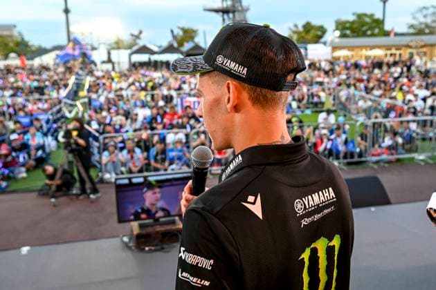 MOTO - MOTO GP - GRAND PRIX OF JAPAN 2025 QUARTARARO Fabio (fra), Monster Energy Yamaha MotoGP, Yamaha YZR-M1, portrait with fans during the 2025 MotoGP Motul Grand Prix of Japan on the Twin Ring Motegi Circuit from September 26 to 28, At Motegi, Japan - MotegiJapan  Copyright: xGIGIxSOLDANOx