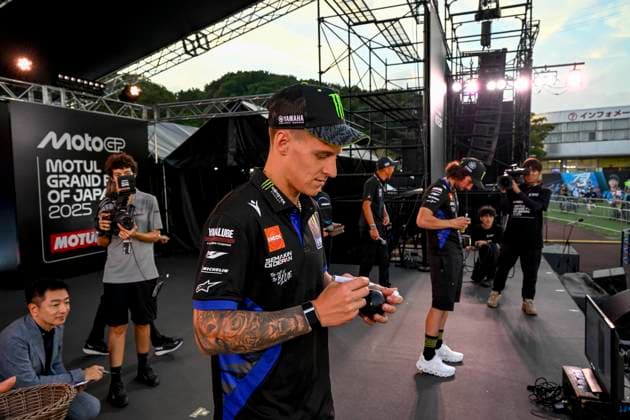 MOTO - MOTO GP - GRAND PRIX OF JAPAN 2025 QUARTARARO Fabio (fra), Monster Energy Yamaha MotoGP, Yamaha YZR-M1, portrait with fans during the 2025 MotoGP Motul Grand Prix of Japan on the Twin Ring Motegi Circuit from September 26 to 28, At Motegi, Japan - MotegiJapan  Copyright: xGIGIxSOLDANOx
