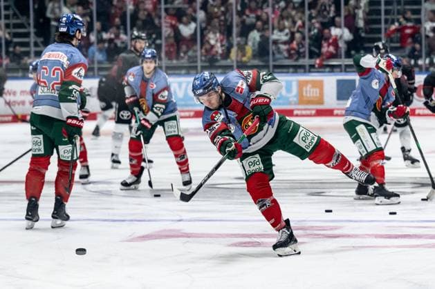 Donald D J Busdeker Augsburger Panther, 14 at Warmup GER, Augsburger Panther vs Koelner Haie, Ice Hockey, DEL, Matchday 5, Season 2025 2026, 26 09 2025 GER, Augsburger Panther vs Koelner Haie, Ice Hockey, DEL, Matchday 5, Season 2025 2026, 26 09 2025 Augsburg Copyright: xEibner-Pressefoto FranzxFeinerx EP_HFR
