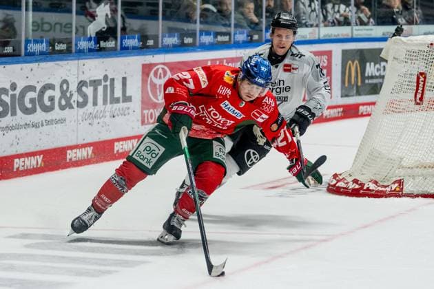 Kyle Mayhew Augsburger Panther, 27 chased by Dominik Bokk Koelner Haie, 78 GER, Augsburger Panther vs Koelner Haie, Ice Hockey, DEL, Matchday 5, Season 2025 2026, 26 09 2025 GER, Augsburger Panther vs Koelner Haie, Ice Hockey, DEL, Matchday 5, Season 2025 2026, 26 09 2025 Augsburg Copyright: xEibner-Pressefoto FranzxFeinerx EP_HFR