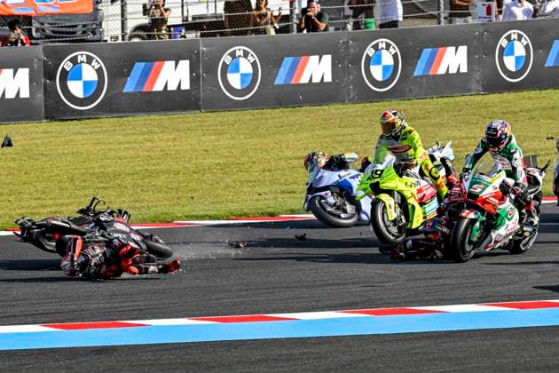 MOTO - MOTO GP - GRAND PRIX OF JAPAN 2025 12 VINALES Maverick (spa), Red Bull KTM Tech 3, KTM RC16 01 MARTIN Jorge (spa), Aprilia Racing Team Gresini, Aprilia RS-GP 2025,, action accident, crash sprint race 05 ZARCO Johann (fra), LCR Honda Castrol, Honda RC213V, action 49 DI GIANNANTONIO Fabio, Pertamina Enduro VR46 Racing Team, Ducati Desmosedici GP25, action during the 2025 MotoGP Motul Grand Prix of Japan on the Twin Ring Motegi Circuit from September 26 to 28, At Motegi, Japan - MotegiJapan  Copyright: xGIGIxSOLDANOx