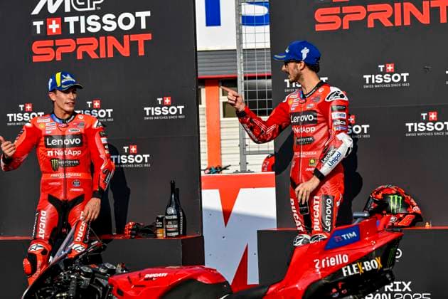 MOTO - MOTO GP - GRAND PRIX OF JAPAN 2025 BAGNAIA Francesco (ita), Ducati Lenovo Team, Ducati Desmosedici GP25, portrait celebrates his victory of the Sprint race with MARQUEZ Marc (spa), Ducati Lenovo Team, Ducati Desmosedici GP25, portrait during the 2025 MotoGP Motul Grand Prix of Japan on the Twin Ring Motegi Circuit from September 26 to 28, At Motegi, Japan - MotegiJapan Copyright: xGIGIxSOLDANOx