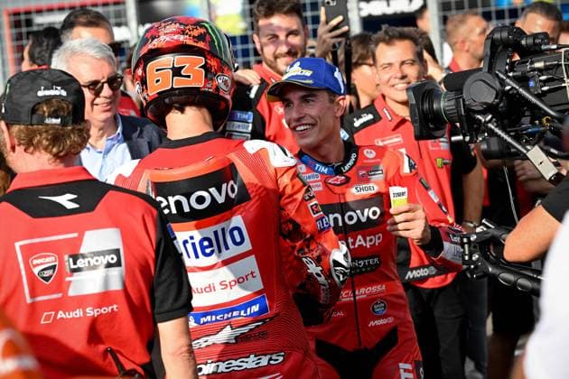 MOTO - MOTO GP - GRAND PRIX OF JAPAN 2025 BAGNAIA Francesco (ita), Ducati Lenovo Team, Ducati Desmosedici GP25, portrait celebrates his victory of the Sprint race with MARQUEZ Marc (spa), Ducati Lenovo Team, Ducati Desmosedici GP25, portrait during the 2025 MotoGP Motul Grand Prix of Japan on the Twin Ring Motegi Circuit from September 26 to 28, At Motegi, Japan - MotegiJapan Copyright: xGIGIxSOLDANOx