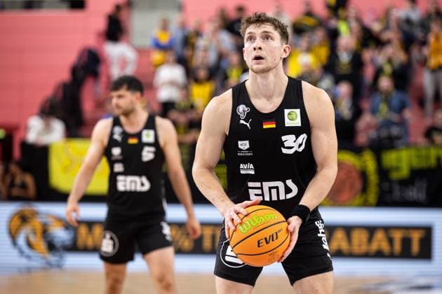 Tigers Tuebingen Nuernberg Falcons, Herren, 2 Bundesliga, Barmer 2 Basketball Bundesliga, pro A, 1 Spieltag, Spielzeit 2025 2025, 27 09 2025 Vincent Friederici Nuernberg Falcons, 30 beim Freiwurf