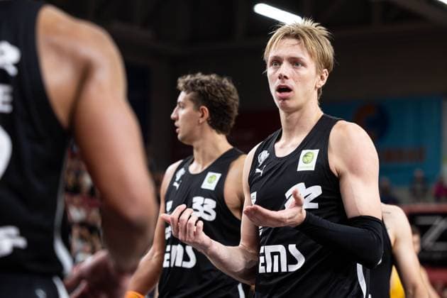 Tigers Tuebingen Nuernberg Falcons, Herren, 2 Bundesliga, Barmer 2 Basketball Bundesliga, pro A, 1 Spieltag, Spielzeit 2025 2025, 27 09 2025 Trevor Baskin Nuernberg Falcons, 22 mit Verwunderter Blick und Geste nach einem Foul