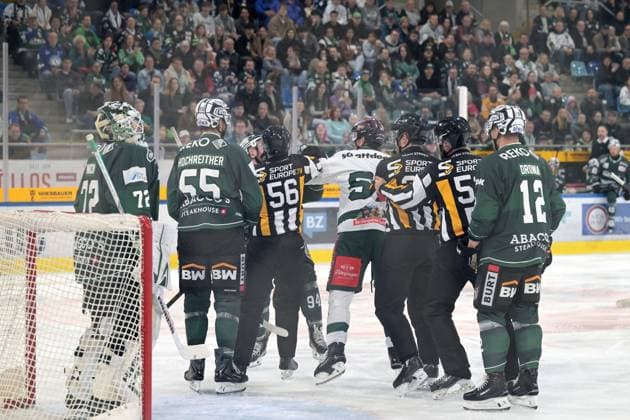 Pack formation on the ice Bietigheim Steelers vs Starbulls Rosenheim , Ice field hockey, DEL 2, Matchday 5, Season 2025 2026, 28 09 2025 Bietigheim Steelers vs Starbulls Rosenheim , Ice field hockey, DEL 2, Matchday 5, Season 2025 2026, 28 09 2025 Bietigheim Copyright: xEibner-Pressefotox EP_TBR