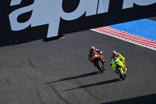 MOTO - MOTO GP - GRAND PRIX OF JAPAN 2025 49 DI GIANNANTONIO Fabio, Pertamina Enduro VR46 Racing Team, Ducati Desmosedici GP25, action with 21 MORBIDELLI Franco (ita), Pertamina Enduro VR46 Racing Team, Ducati Desmosedici GP24 during the 2025 MotoGP Motul Grand Prix of Japan on the Twin Ring Motegi Circuit from September 26 to 28, At Motegi, Japan - MotegiJapan  Copyright: xGIGIxSOLDANOx