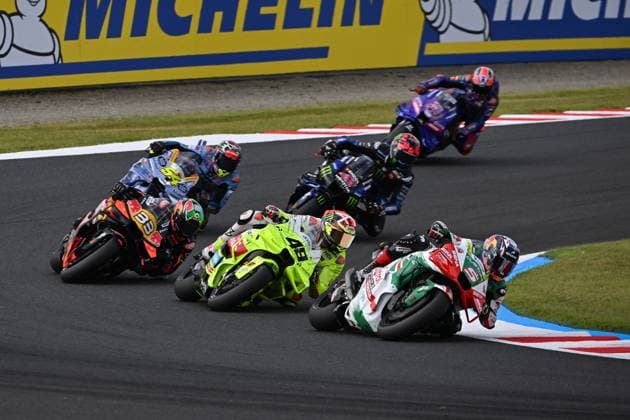 MOTO - MOTO GP - GRAND PRIX OF JAPAN 2025 05 ZARCO Johann (fra), LCR Honda Castrol, Honda RC213V, action with 49 DI GIANNANTONIO Fabio, Pertamina Enduro VR46 Racing Team, Ducati Desmosedici GP25 during the 2025 MotoGP Motul Grand Prix of Japan on the Twin Ring Motegi Circuit from September 26 to 28, At Motegi, Japan - MotegiJapan Copyright: xGIGIxSOLDANOx