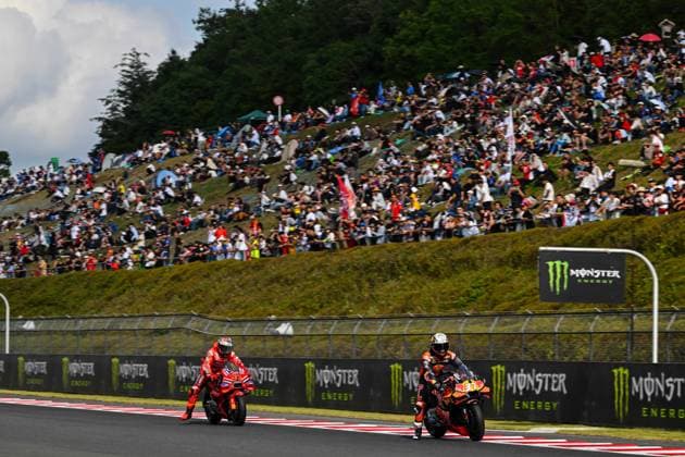 MOTO - MOTO GP - GRAND PRIX OF JAPAN 2025 37 ACOSTA Pedro (spa), Red Bull KTM Factory Racing, KTM RC16, action with 93 MARQUEZ Marc (spa), Ducati Lenovo Team, Ducati Desmosedici GP25 during the 2025 MotoGP Motul Grand Prix of Japan on the Twin Ring Motegi Circuit from September 26 to 28, At Motegi, Japan - MotegiJapan Copyright: xGIGIxSOLDANOx