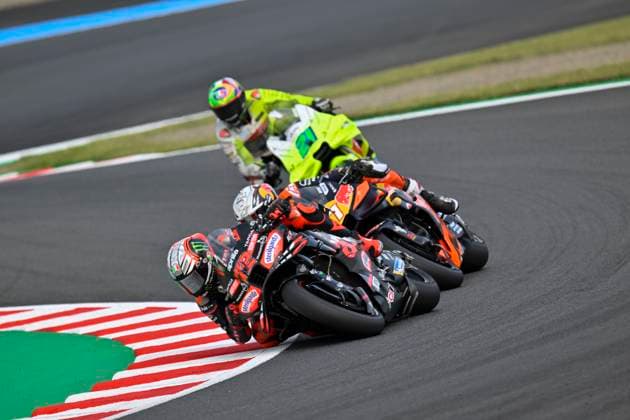 MOTO - MOTO GP - GRAND PRIX OF JAPAN 2025 72 BEZECCHI Marco (ita), Aprilia Racing Team Gresini, Aprilia RS-GP 2025, action with 37 ACOSTA Pedro (spa), Red Bull KTM Factory Racing, KTM RC16 during the 2025 MotoGP Motul Grand Prix of Japan on the Twin Ring Motegi Circuit from September 26 to 28, At Motegi, Japan - MotegiJapan Copyright: xGIGIxSOLDANOx