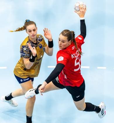 28 09 2025, GER, Handball, Women, Season 2025 2026, DHB Pokal 2 Runde Achtelfinale, Thueringer HC Buxtehuder SV Csenge Kuczora Thueringer HC,59 99947 Bad Langensalza Salza Halle Sporthalle Mehrz Thüringen Germany