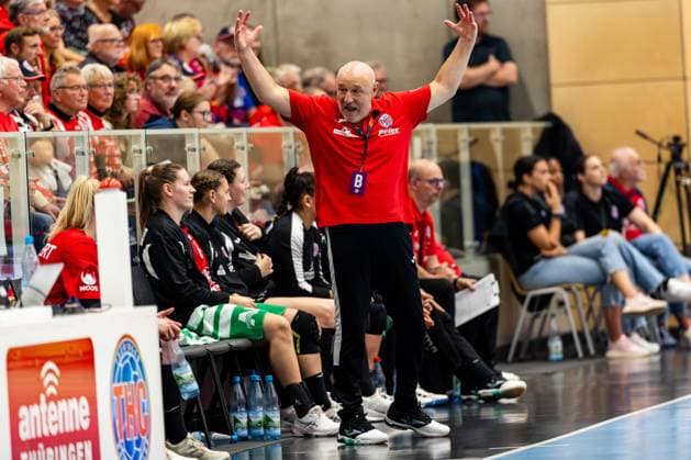 28 09 2025, GER, Handball, Women, Season 2025 2026, DHB Cup 2 Round Round of 16, Thueringer HC Buxtehuder SV Herbert Mueller Thueringer HC,Trainer 99947 Bad Langensalza Salza Halle Sporthalle Mehrz Thüringen Germany