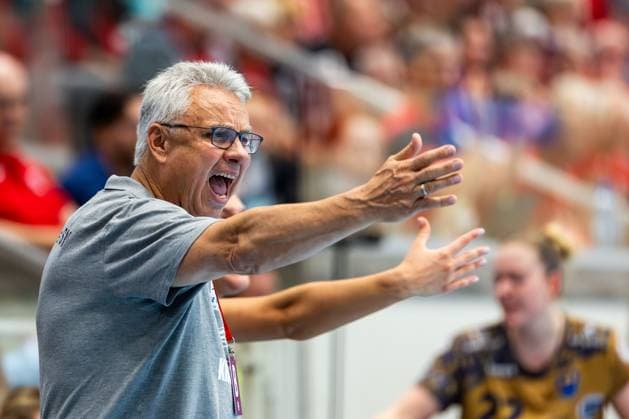 28 09 2025, GER, Handball, Women, Season 2025 2026, DHB Pokal 2 Runde Achtelfinale, Thueringer HC Buxtehuder SV Dirk Leun Buxtehuder SV 99947 Bad Langensalza Salza Halle Sporthalle Mehrz Thüringen Germany
