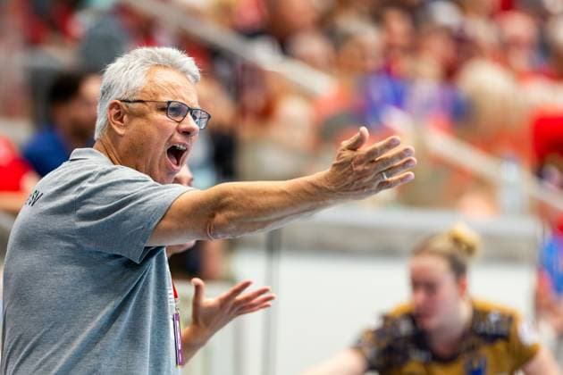 28 09 2025, GER, Handball, Women, Season 2025 2026, DHB Pokal 2 Runde Achtelfinale, Thueringer HC Buxtehuder SV Dirk Leun Buxtehuder SV 99947 Bad Langensalza Salza Halle Sporthalle Mehrz Thüringen Germany
