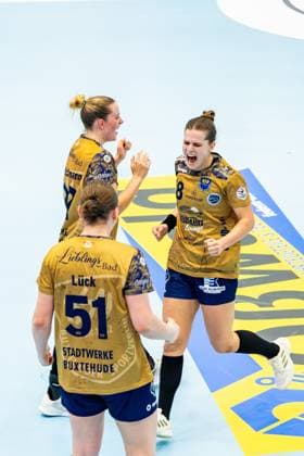 28 09 2025, GER, Handball, Women, Season 2025 2026, DHB Pokal 2 Runde Achtelfinale, Thueringer HC Buxtehuder SV Levke Kretschmann Buxtehuder SV , Lin Elisabeth Lueck Buxtehuder SV , Lilli Frey Buxtehuder SV 99947 Bad Langensalza Salza Halle Sporthalle Mehrz Thüringen Germany