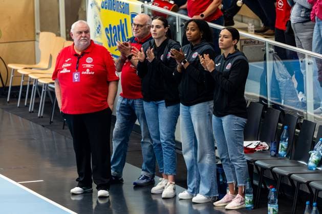 28 09 2025, GER, Handball, Women, Season 2025 2026, DHB Pokal 2 Runde Achtelfinale, Thueringer HC Buxtehuder SV Josefine Hanfland Thueringer HC,57 , Sharon Nooitmeer Thueringer HC,3 , Jana Scheib Thueringer HC,20 99947 Bad Langensalza Salza Halle Sporthalle Mehrz Thüringen Germany