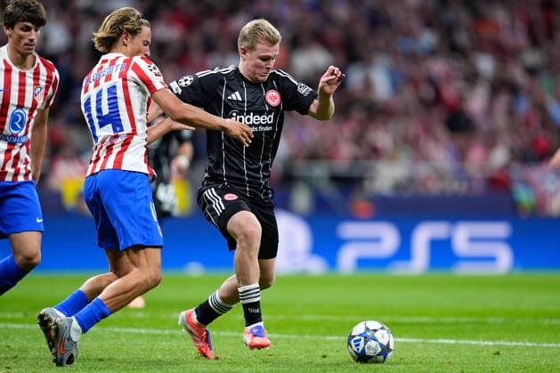 September 30, 2025, Madrid, Madrid, Spain: Jonathan Burkardt of Eintracht Frankfurt and Marcos Llorente of Atletico de Madrid compete for the ball during the UEFA Champions League 2025 26 League Phase MD2 match between Atletico de Madrid and Eintracht Frankfurt at Riyadh Air Metropolitano on September 30, 2025, in Madrid, Spain. Madrid Spain - ZUMAa181 20250930_zaa_a181_314 Copyright: xDennisxAgyemanx
