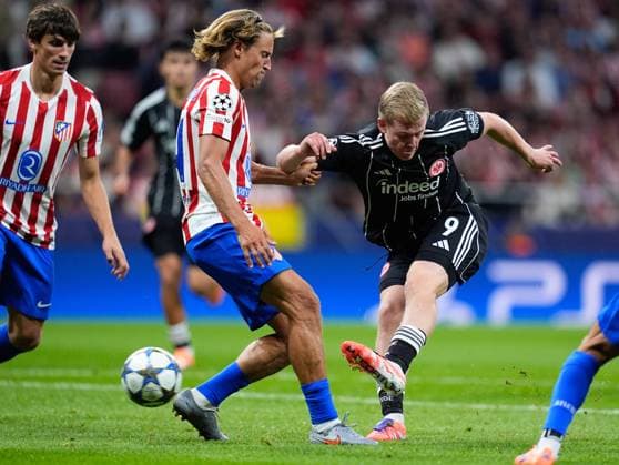 September 30, 2025, Madrid, Madrid, Spain: Jonathan Burkardt of Eintracht Frankfurt and Marcos Llorente of Atletico de Madrid compete for the ball during the UEFA Champions League 2025 26 League Phase MD2 match between Atletico de Madrid and Eintracht Frankfurt at Riyadh Air Metropolitano on September 30, 2025, in Madrid, Spain. Madrid Spain - ZUMAa181 20250930_zaa_a181_318 Copyright: xDennisxAgyemanx