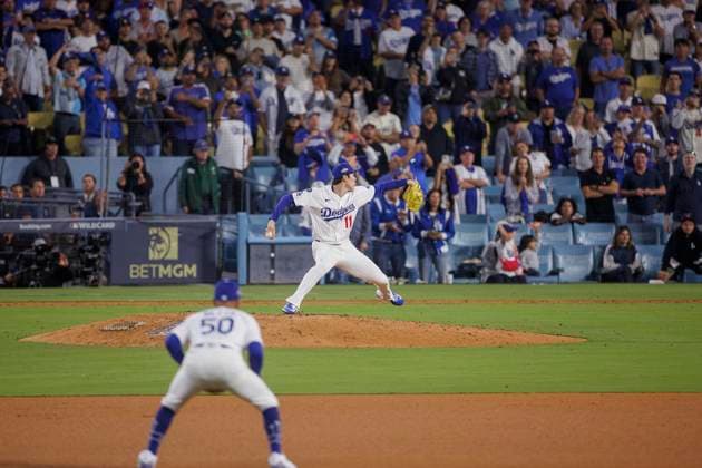 October 1, 2025, Los Angeles, California, USA: Relief pitcher,, Roki Sasaki 11 of the Los Angeles Dodgers enters in the ninth inning for his first time pitching at Dodgers Stadium to close and win their MLB, Baseball Herren, USA Wild Card Game 2 against the Cincinnati Reds on Wednesday October 1, 2025 at Dodger Stadium in Los Angeles, California. ARMANDO ARORIZO PI Los Angeles USA - ZUMAp124 20251001_zaa_p124_015 Copyright: xArmandoxArorizox