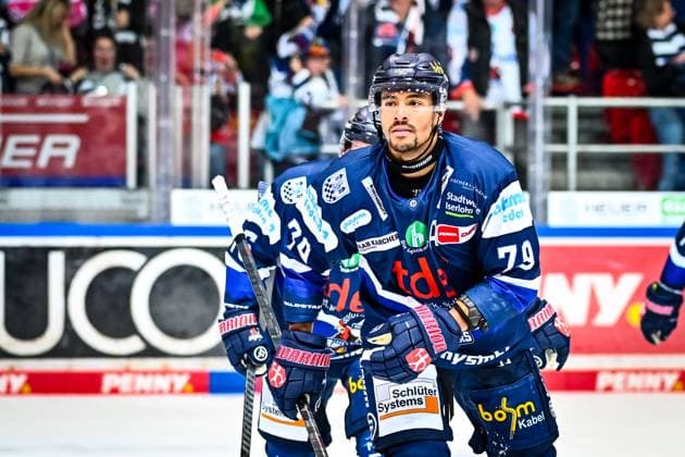 Goalscorer Colin Ugbekile Iserlohn Roosters, 79 , GER, Iserlohn Roosters vs Loewen Frankfurt, Ice Hockey, Penny DEL, Matchday 7, Season 2025 2026, 02 10 2025, GER, Iserlohn Roosters vs Loewen Frankfurt, Ice Hockey, Penny DEL, Matchday 7, Season 2025 2026, 02 10 2025 Iserlohn Copyright: xJonasxBrockmann Eibner-Pressefotx EP_JBN