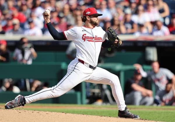 Cleveland Guardians starting pitcher Slade Cecconi (44) throws against the Detroit Tigers in the first inning during game three of a MLB, Baseball Herren, USA American League Wild Card series at Progressive Field in Cleveland, Ohio on Thursday, October 2, 2025.  CLE20251002910 AARONxJOSEFCZYK