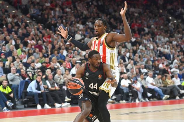 Kamar BALDWIN FCB , action,duel against Ebuka IZUNDU Belgrade Basketball Euro League,season 2025 2026, FC Bayern Muenchen Red Star Belgrade 97 88 on 02 10 2025, S A P G A R D EN