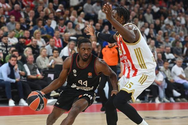 Kamar BALDWIN FCB , action,duel against Ebuka IZUNDU Belgrade Basketball Euro League,season 2025 2026, FC Bayern Muenchen Red Star Belgrade 97 88 on 02 10 2025, S A P G A R D EN
