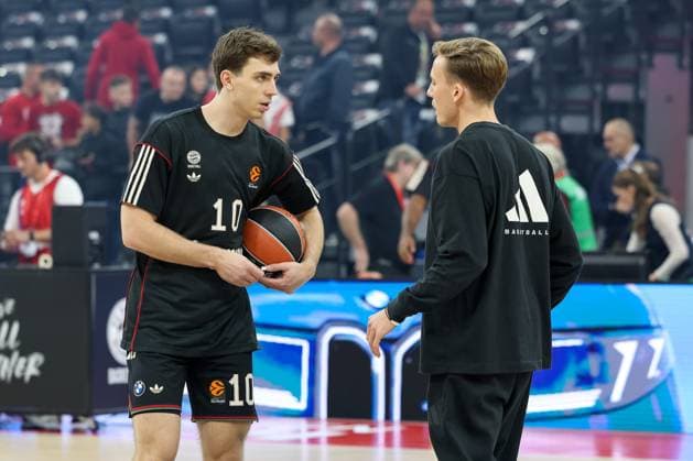 Justinian Jessup FC Bayern Basketball, 10 with Daniel Herbert FC Bayern Basketball, Co Coach warming up, GER, FC Bayern Basketball vs Crvena Zvezda Meridianbet Red Star Belgrade, Basketball, Euroleague, Matchday 2, Season 2025 2026, 02 10 2025, GER, FC Bayern Basketball vs Crvena Zvezda Meridianbet Red Star Belgrade, Basketball, Euroleague, Matchday 2, Season 2025 2026, 02 10 2025 Munich Copyright: xEibner-Pressefoto JennixMaulx EP_JML
