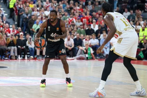 Kamar Baldwin FC Bayern Basketball, 44 with ball with Ebuka Izundu Red Star Belgrade, 15 , GER, FC Bayern Basketball vs Crvena Zvezda Meridianbet Red Star Belgrade, Basketball, Euroleague, Matchday 2, Season 2025 2026, 02 10 2025, GER, FC Bayern Basketball vs Crvena Zvezda Meridianbet Red Star Belgrade, Basketball, Euroleague, Matchday 2, Season 2025 2026, 02 10 2025 Munich Copyright: xEibner-Pressefoto JennixMaulx EP_JML