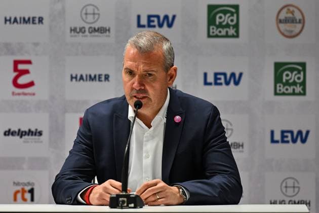 Penny DEL Augsburger Panther Eisbären Berlin, 03 10 2025 In the picture Serge AUBIN Coach Eisbären Berlin at the press conference after the victory in Augsburg Single photo cropped DEL Augsburger Panther Eisäbren Berlin Curt Frenzel Stadion on 03 10 2025 Copyright: xBEAUTIFULxSPORTS Goldbergx