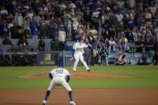 October 1, 2025, Los Angeles, California, USA: Relief pitcher Roki Sasaki 11 of the Los Angeles Dodgers against the Cincinnati Reds in the ninth inning of game 2 of a National League wild card series baseball game at Dodger Stadium in Los Angeles on Wednesday, October 1, 2025. . Los Angeles USA - ZUMAa60_ 20251001_zaf_a60_002 Copyright: xArmandoxArorizox