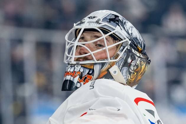 Dustin Strahlmeier Goalkeeper, Grizzlys Wolfsburg, 1 Portrait Portraet GER, EHC Red Bull Muenchen vs Grizzlys Wolfsburg, Ice Hockey, DEL, Matchday 7, Season 2025 2026, 03 10 2025 GER, EHC Red Bull Muenchen vs Grizzlys Wolfsburg, Ice Hockey, DEL, Matchday 7, Season 2025 2026, 03 10 2025 Muenchen Copyright: xEibner-Pressefoto HeikexFeinerx EP_HFR