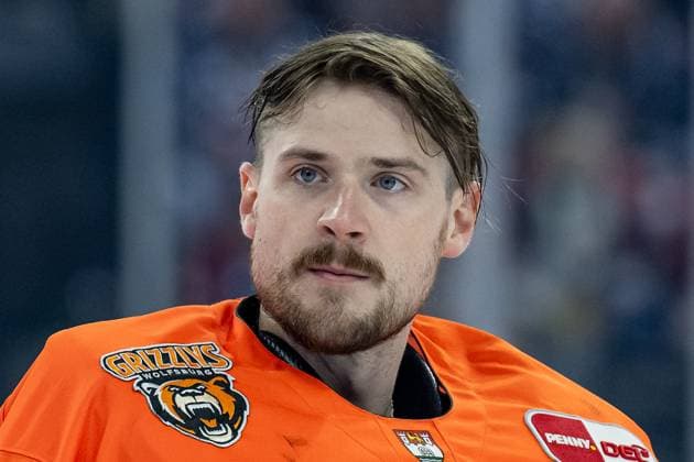 Dustin Strahlmeier Goalkeeper, Grizzlys Wolfsburg, 1 Portrait Portraet GER, EHC Red Bull Muenchen vs Grizzlys Wolfsburg, Ice Hockey, DEL, Matchday 7, Season 2025 2026, 03 10 2025 GER, EHC Red Bull Muenchen vs Grizzlys Wolfsburg, Ice Hockey, DEL, Matchday 7, Season 2025 2026, 03 10 2025 Muenchen Copyright: xEibner-Pressefoto HeikexFeinerx EP_HFR