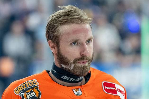 Keaton Thompson Grizzlys Wolfsburg, 4 Portrait Portraet GER, EHC Red Bull Muenchen vs Grizzlys Wolfsburg, Ice Hockey, DEL, Matchday 7, Season 2025 2026, 03 10 2025 GER, EHC Red Bull Muenchen vs Grizzlys Wolfsburg, Ice Hockey, DEL, Matchday 7, Season 2025 2026, 03 10 2025 Muenchen Copyright: xEibner-Pressefoto HeikexFeinerx EP_HFR