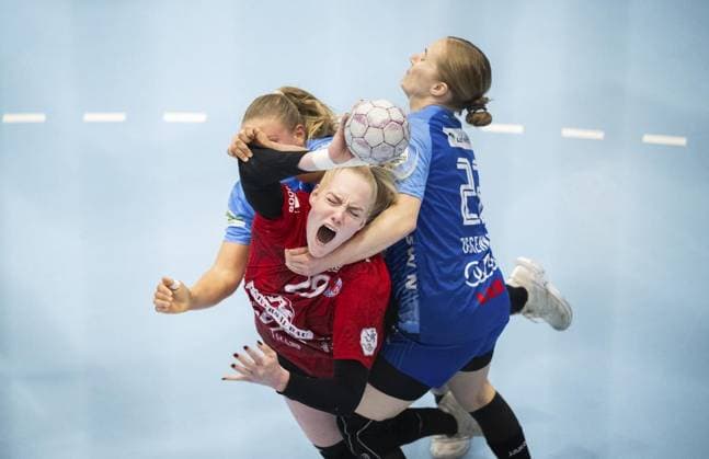 HANDBALL WOMEN 1 BUNDESLIGA 4 SPIELTAG THC SPORT UNION NECKARSULM FOR EDITORIAL PURPOSES ONLY EDITORIAL USE ONLY p 04 10 2025 Bad Langensalza Handball Frauen 1 Bundesliga Frauen Saison 2025 2026 Salzhalle 4 Spieltag Thüringer HC Sport Union Neckarsulm in photo Johanna Reichert 29 Thuringian HC in duel with Meret Ossenkopp 22 Sport Union Neckarsulm and Angunn Gudmestad 7 Sport Union Neckarsulm Germany Thuringia Bad Langensalza Copyright SaschaxFromm Copyright: SaschaxFromm doc82ocu42apeorsbuve8x ,EDITORIAL USE ONLY Copyright: SaschaxFromm
