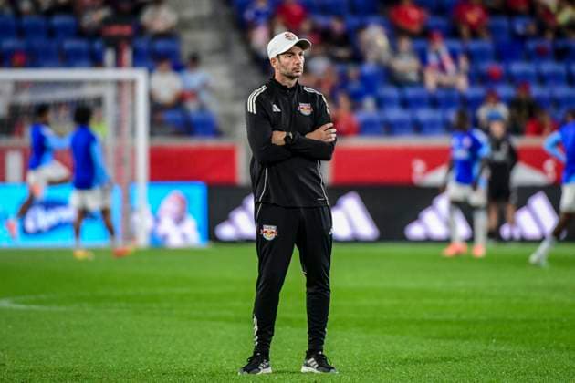 Harrison, NJ, United States, October 4, 2025: Sandro Schwarz, Head Coach of New York Red Bulls during warmups before the Major League Soccer match between New York Red Bulls and FC Cincinnati at Sports Illustrated Stadium in Harrison, NJ United States (EDITORIAL USAGE ONLY). (Rebekah Wynkoop SPP) Copyright: xRebekahxWynkoopx xSPPx spp-en-ReWySp-1207
