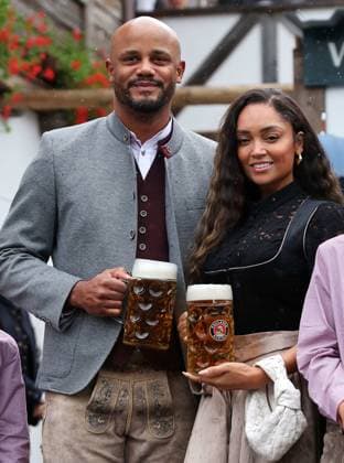 Coach Vincent Kompany, Mrs. Luisa, Portrait, Portrait, Football FC Bayern Munich traditional visit to the Munich Oktoberfest, Wiesn, Volksfest 05 10 2025 PHOTO via Mladen Lackovic LakoPress