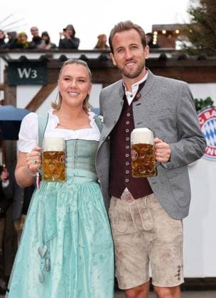 Harry Kane and Katie Goodland, Portrait, Portrait, Football FC Bayern Munich traditional visit to the Munich Oktoberfest, Wiesn, Volksfest 05 10 2025 PHOTO via Mladen Lackovic LakoPress
