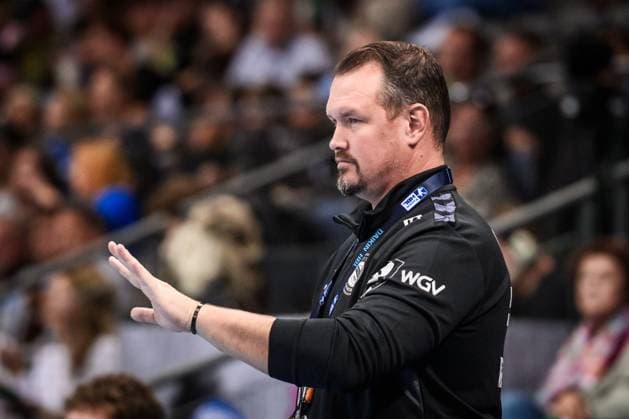 Misha Kaufmann TVB Stuttgart, Coach hand signal from the sidelines GER, TVB 1898 Stuttgart MT Melsungen, DAIKIN HBL, Handball, Bundesliga, Matchday 7, Season 2025 2026, 05 10 2025 GER, TVB 1898 Stuttgart Frisch Auf Goeppingen, DAIKIN HBL, Handball, Bundesliga, Matchday 7, Season 2025 2026, 05 10 2025 Stuttgart Copyright: xSandyxDinkelackerx EP_SDR